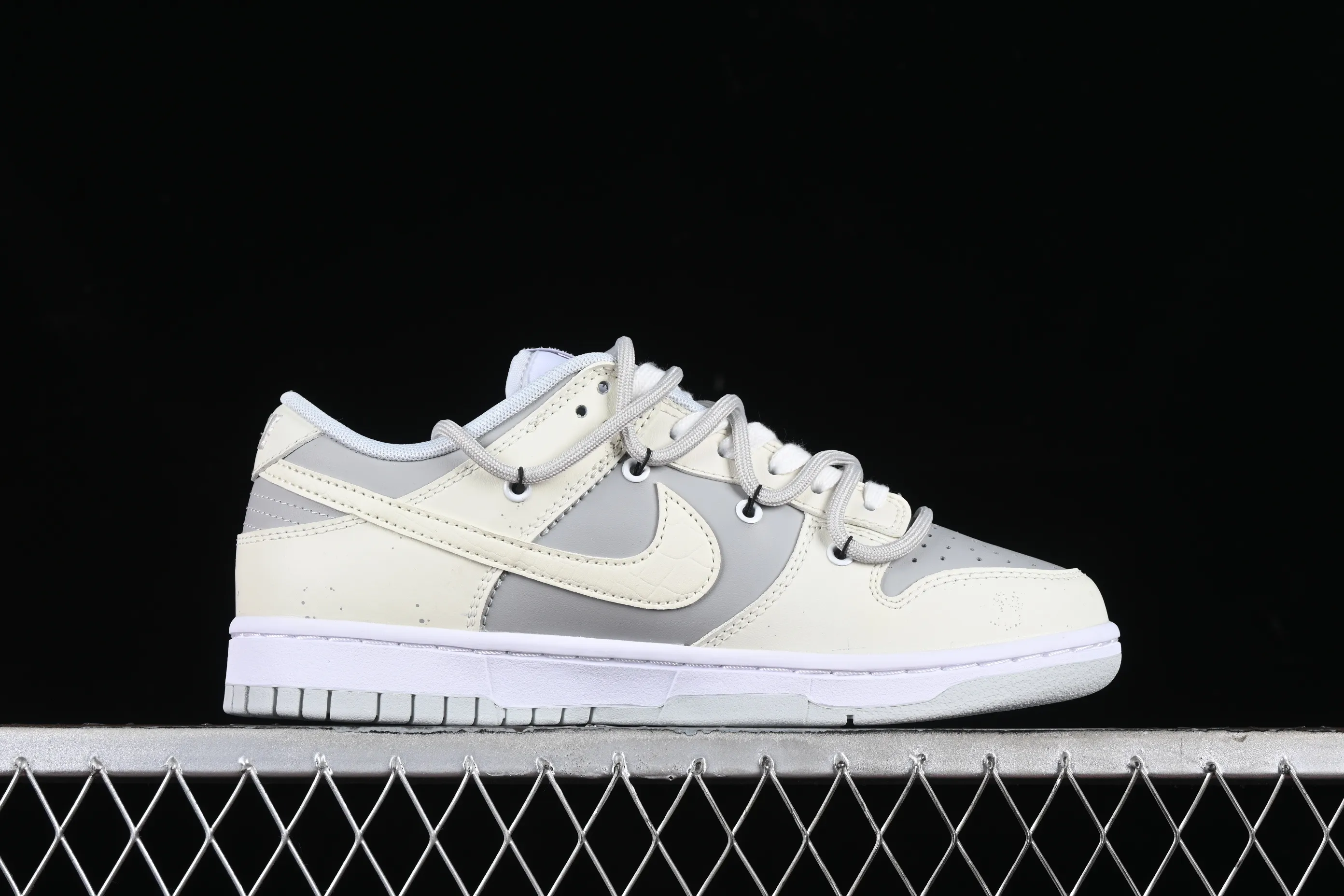 All categories Nk SB Dunk series Nk SB Dunk Low low-top sneakers Nk Dunk Low Retro Valentine's Day theme SB strap low-top casual sneakers HF0730-160